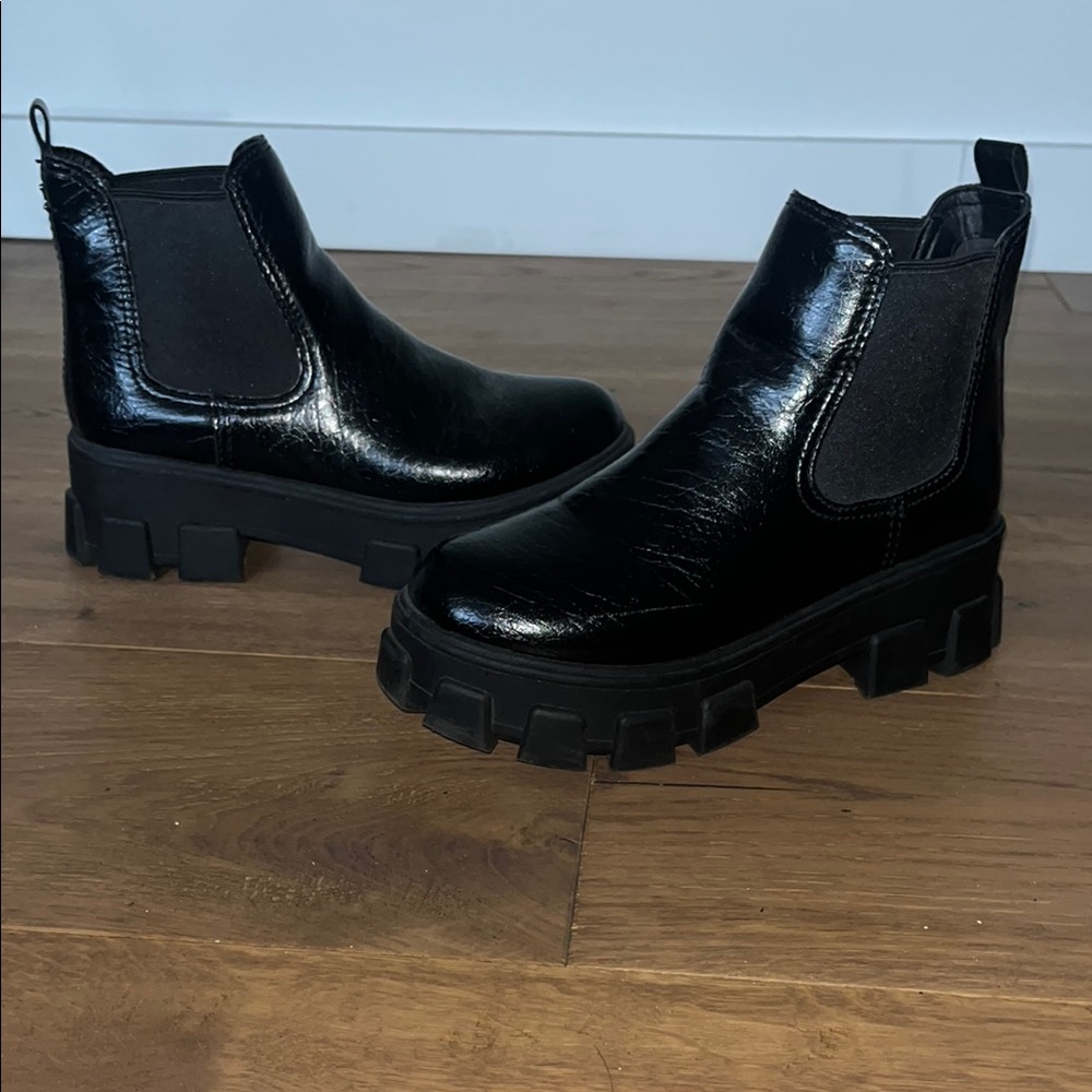 Black Chunky Chelsea Boots